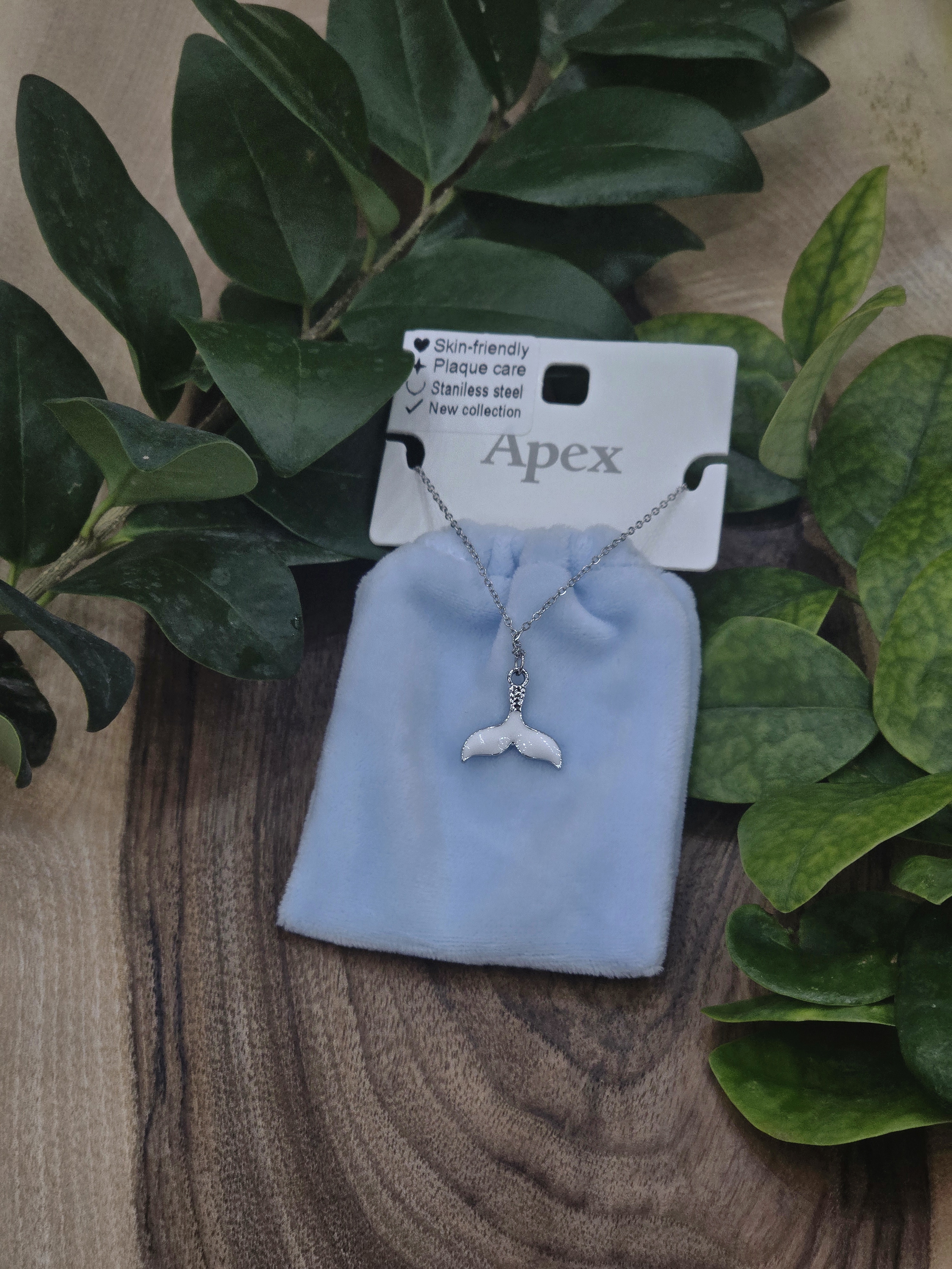 گردن بند دم وال